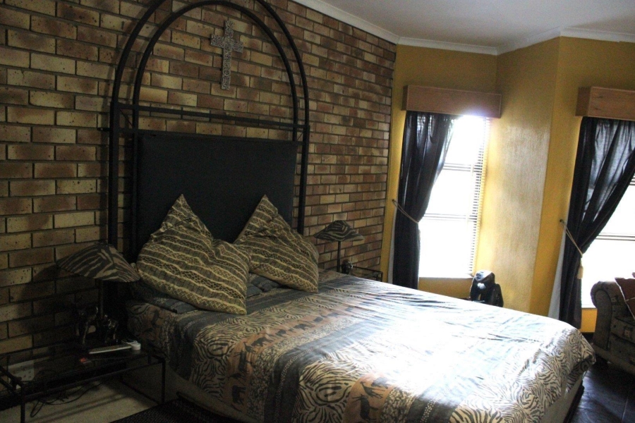 6 Bedroom Property for Sale in Van Der Hoff Park North West